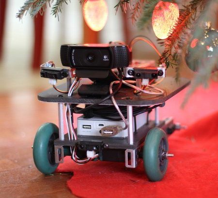 Color-Hunting Robot Finds Colors and Controls Christmas Lights